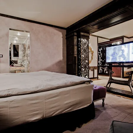 Royal Castle Design & 5* 埃勒尼特