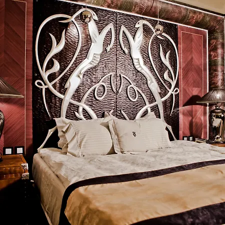 Royal Castle Design & 酒店