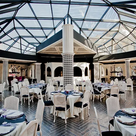 Royal Castle Design & 酒店 埃勒尼特