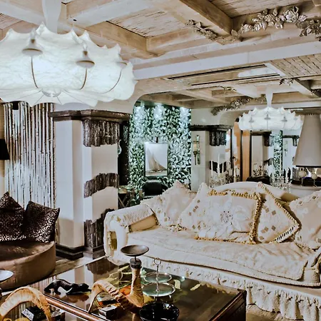 Royal Castle Design & 酒店