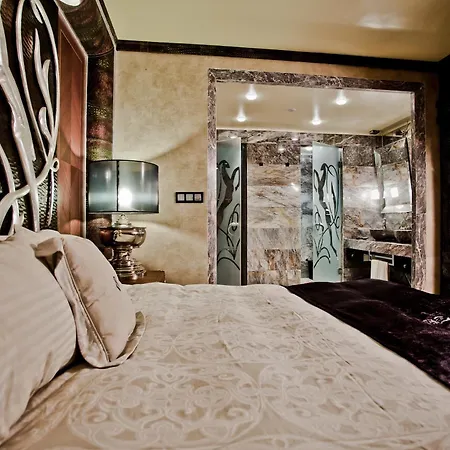Royal Castle Design & 5* 埃勒尼特